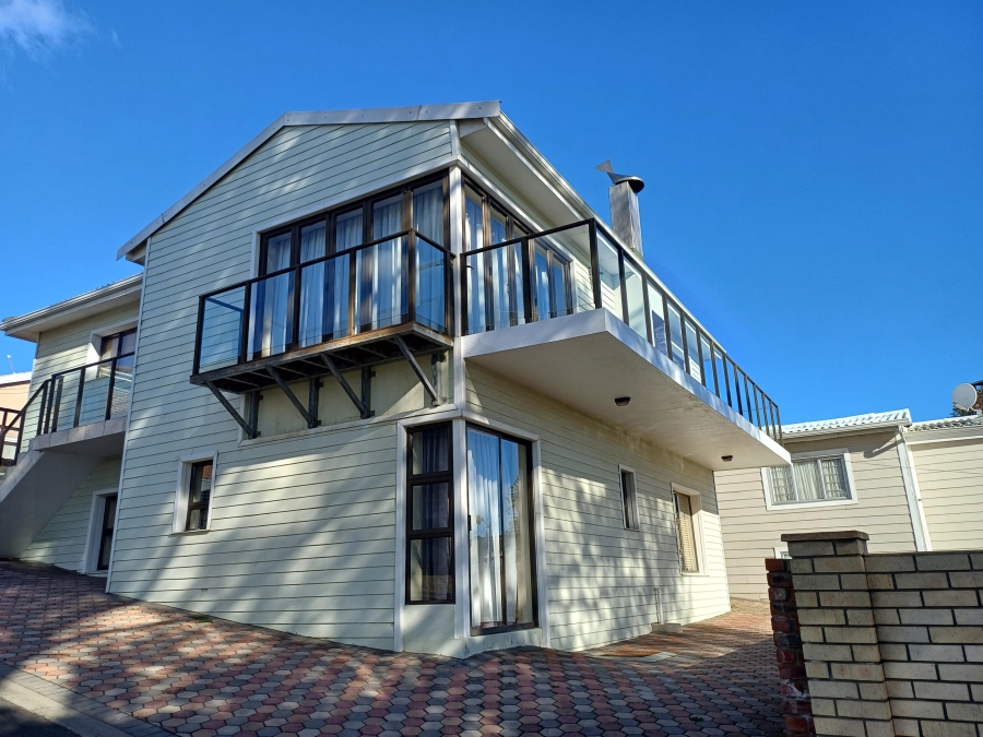 6 Bedroom Property for Sale in Hartenbos Central Western Cape